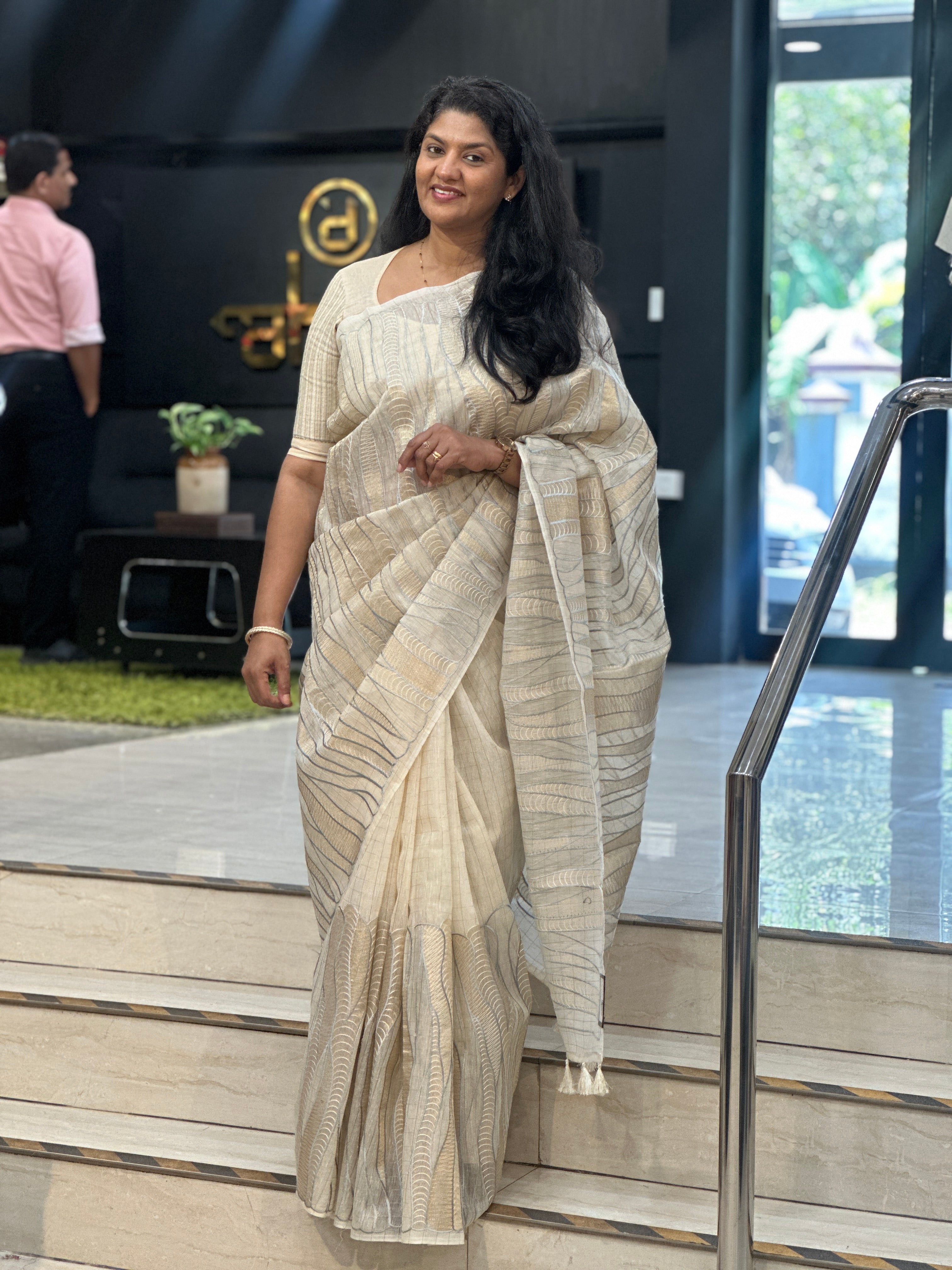 Embroidered Applique Linen Finish Saree | ZSS550
