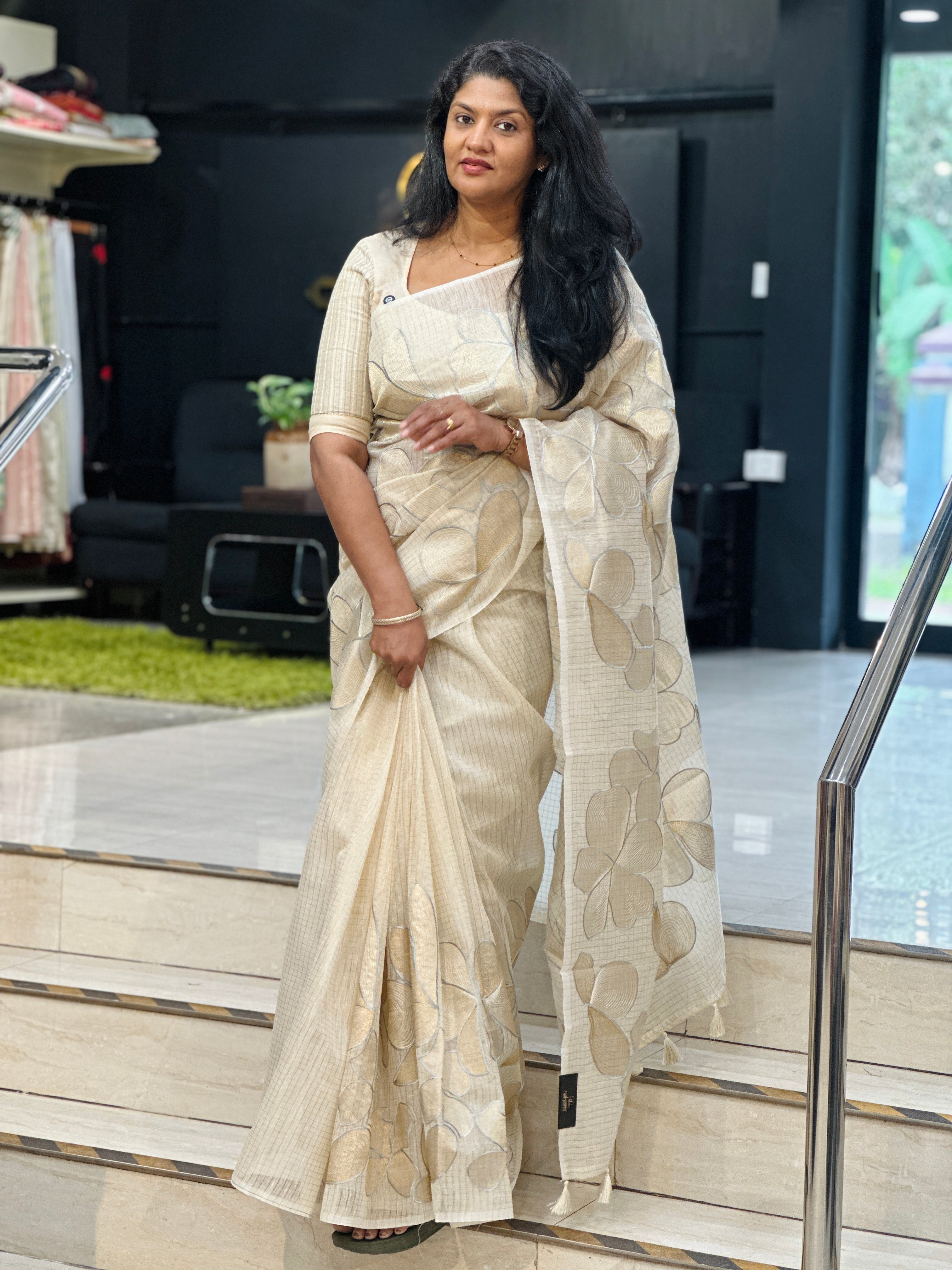 Embroidered Applique Linen Finish Saree | ZSS551