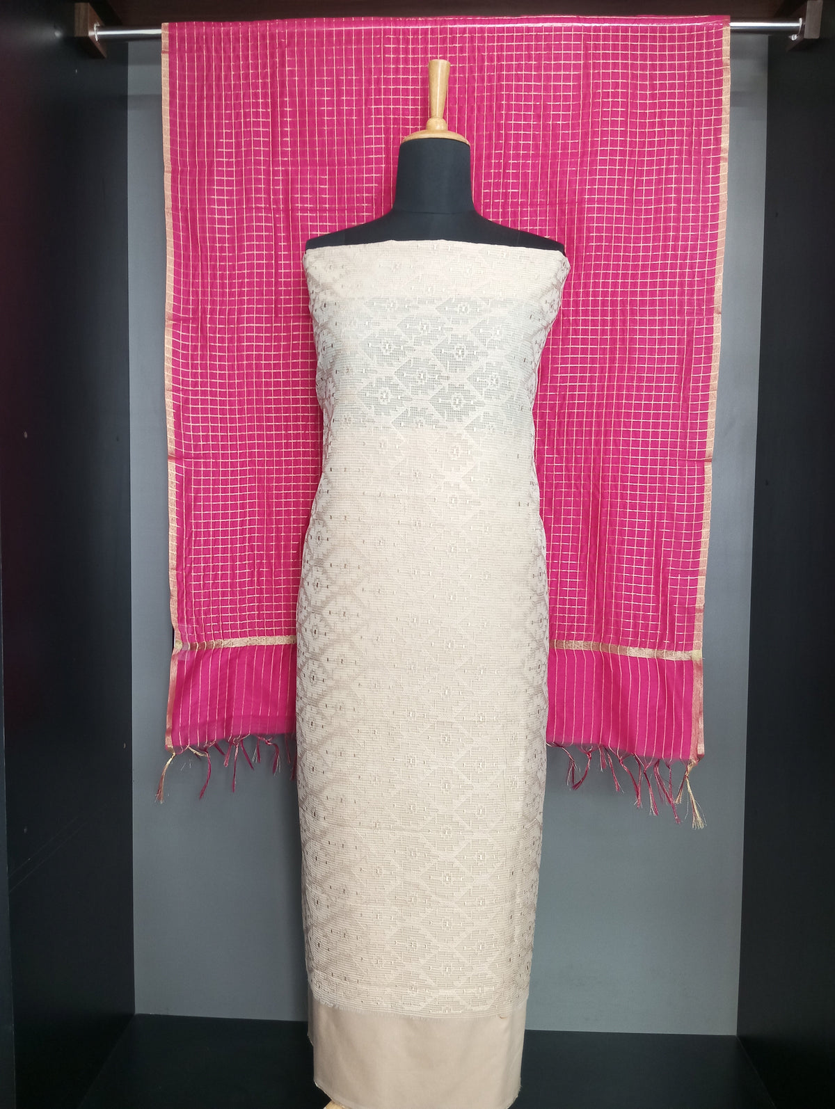 Geometric Pattern Embroidered Kota Salwar Set | MM690