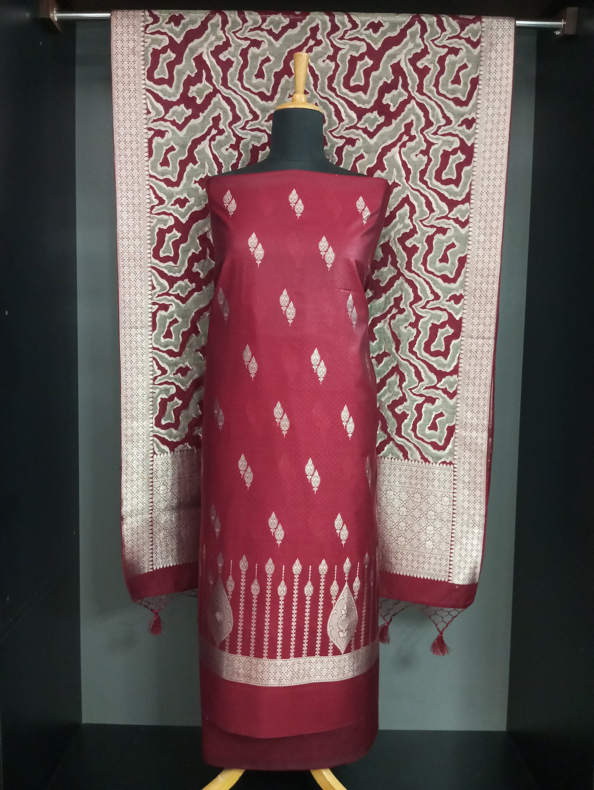 Golden Zari Floral Buta Chanderi Salwar Set | EG141