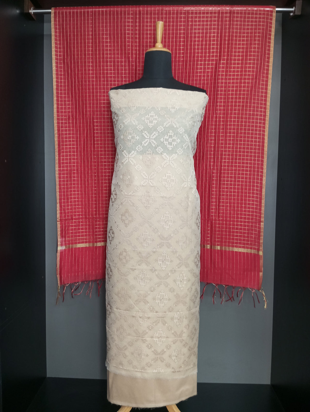 Geometric Pattern Embroidered Kota Salwar Set | MM692