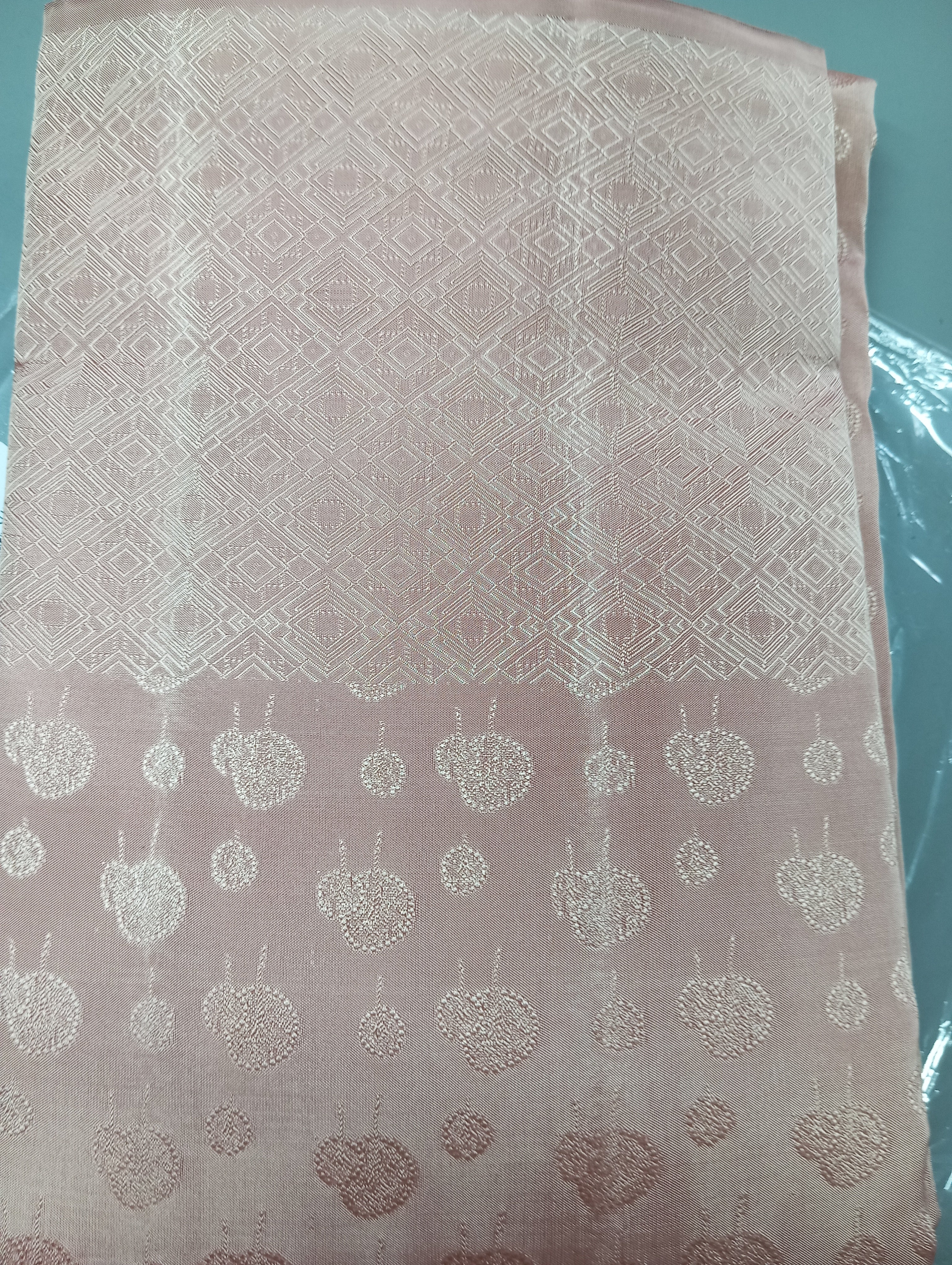 Embossed Weaved Pattern Semi Soft Silk Saree | RTD145