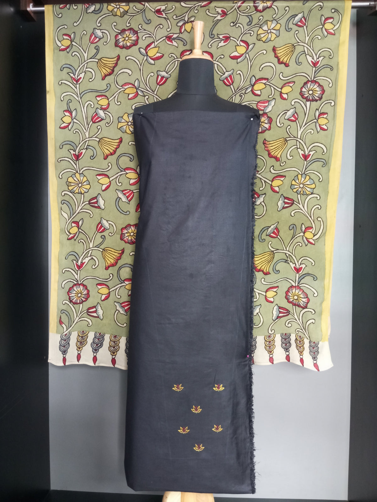 PV Material Single-Thread Floral Embroidered Salwar Set | HAK111