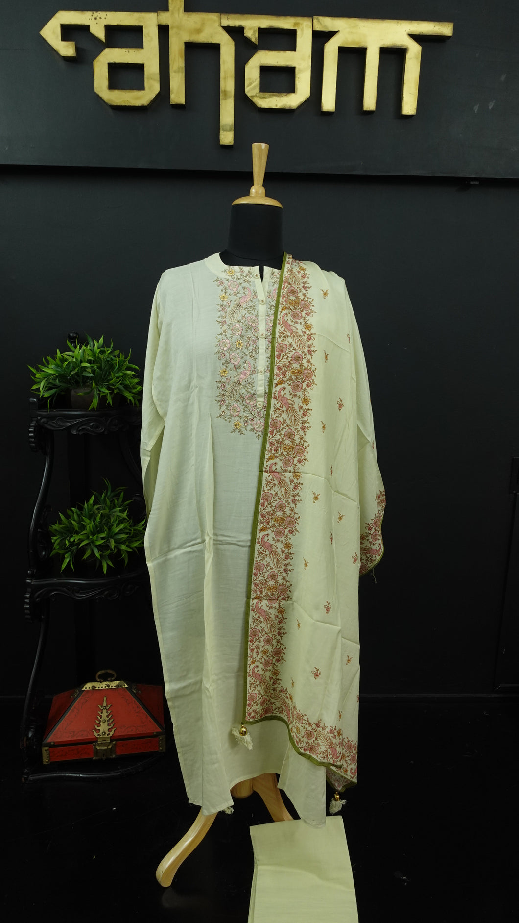 Pastel yellow color semi stitched party wear muslin salwar set | IO165