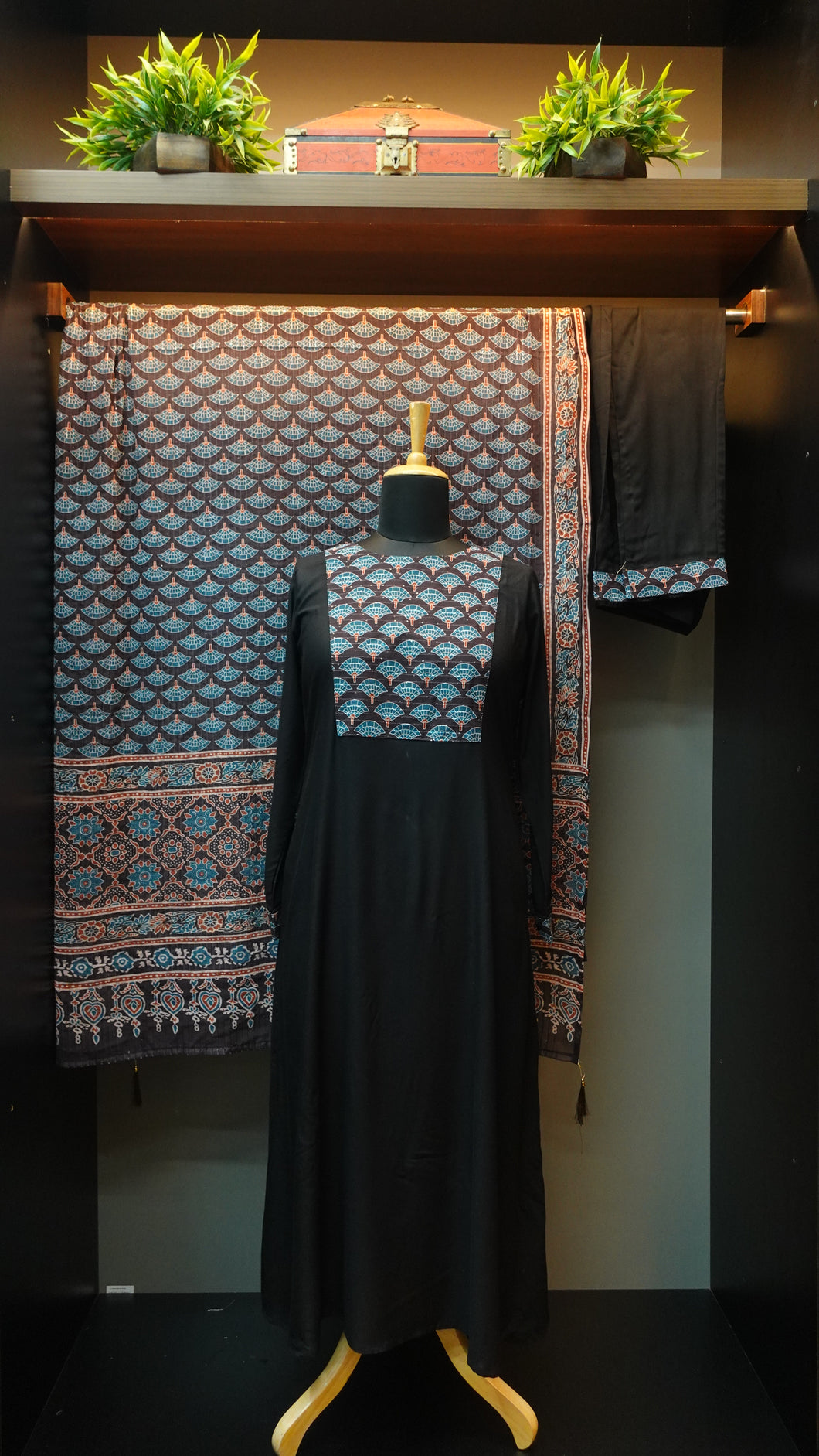 Print With Embroidery Highlighted Rayon Kurta Set | NI237
