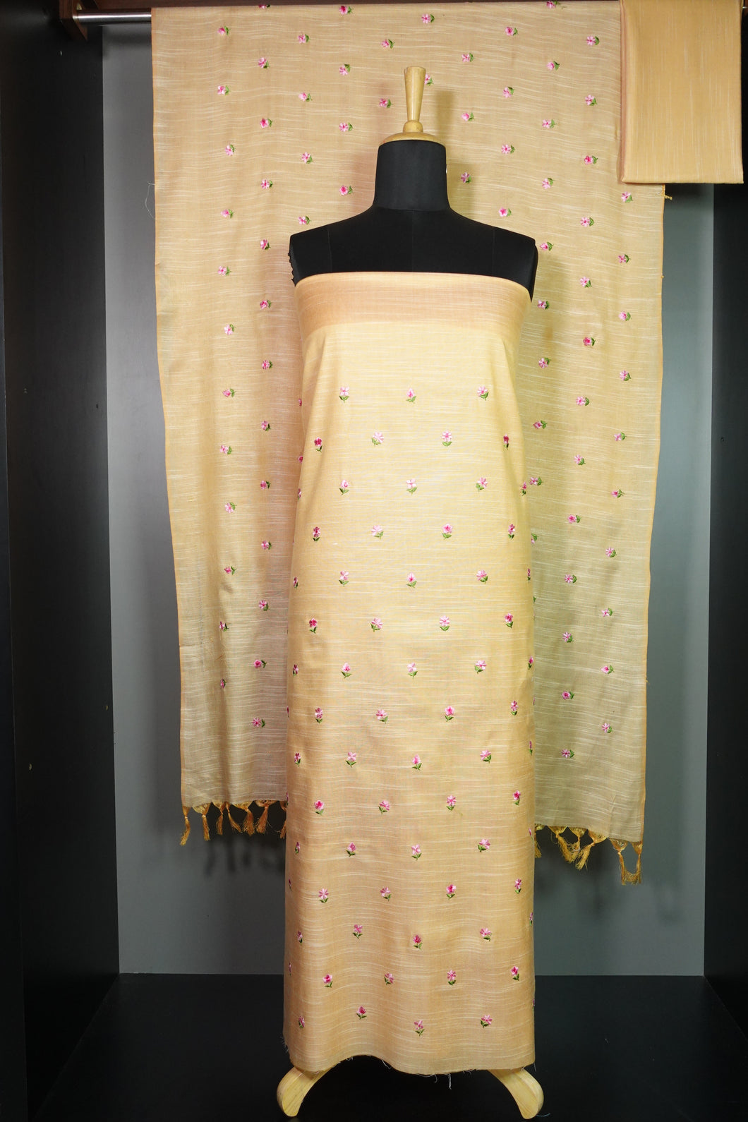 A Stylish Collection of Salwar Sets with a Raw Silk Fabric | MDS266