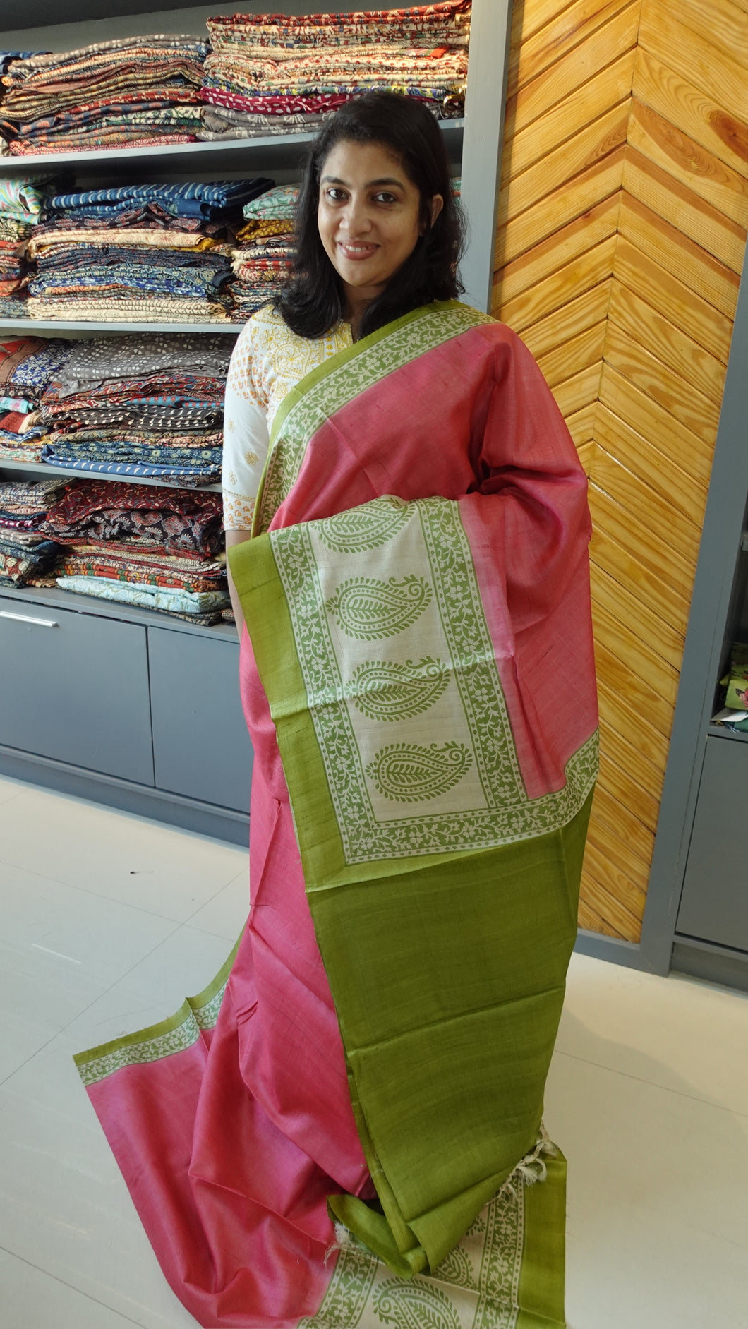 Discharge Printed Shaded Tussar Sarees | HS573