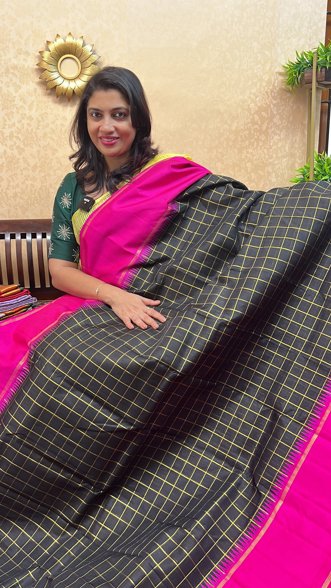 Berry Pink Handloom Plain Pure Silk Kanjivaram Saree With Black Temple –  WeaverStory
