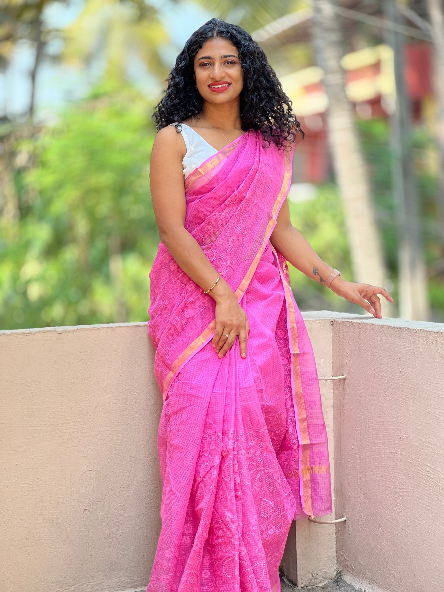 Contrast Blouse With Pink Saree at Rs 495 | Fancy Sarees in Delhi | ID:  14183795212