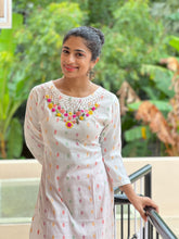 White Handworked Floral Embroidered Kurtha | OS168