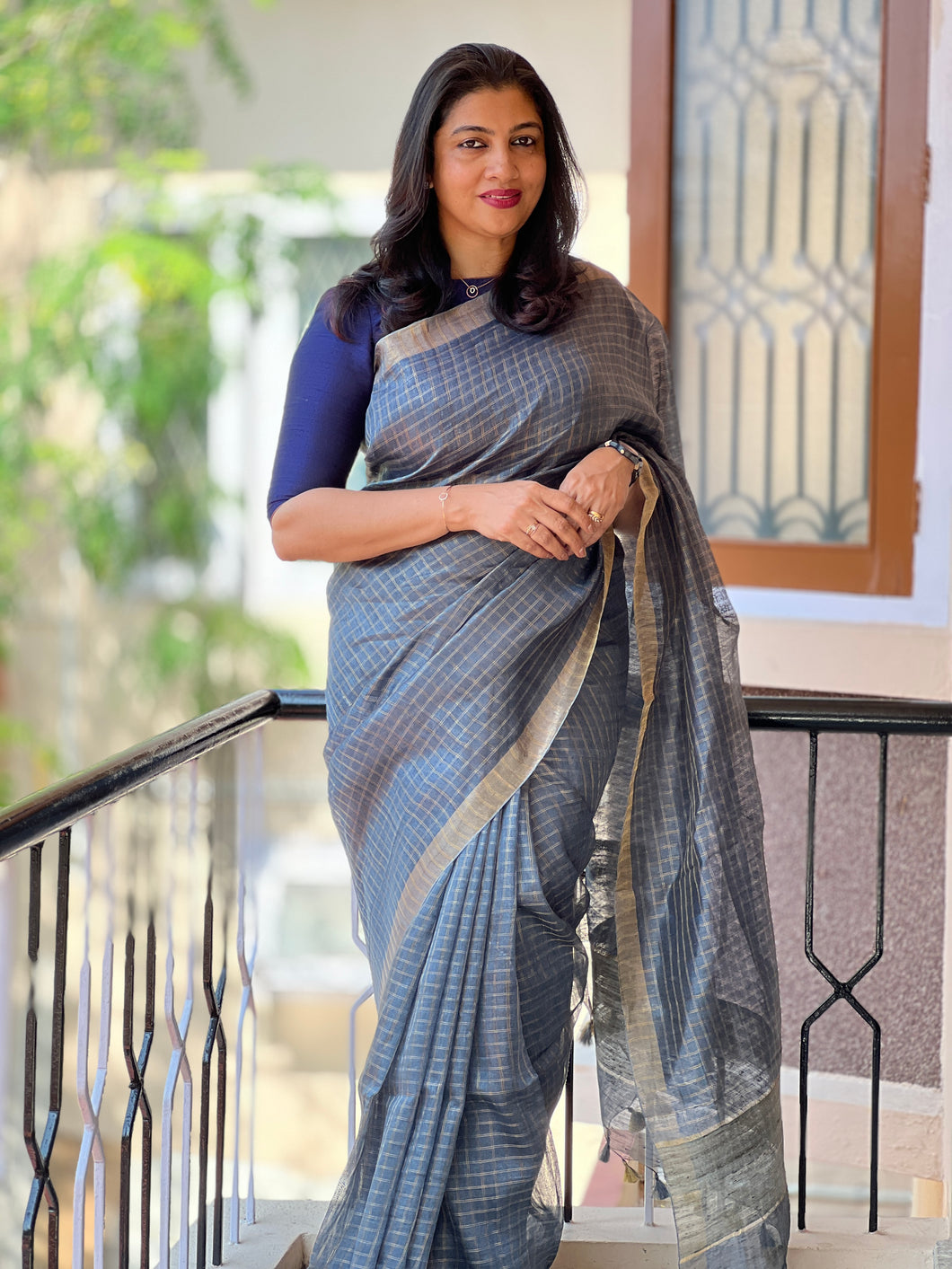 Golden Zari Check-Patterned Linen Sarees | SKH121