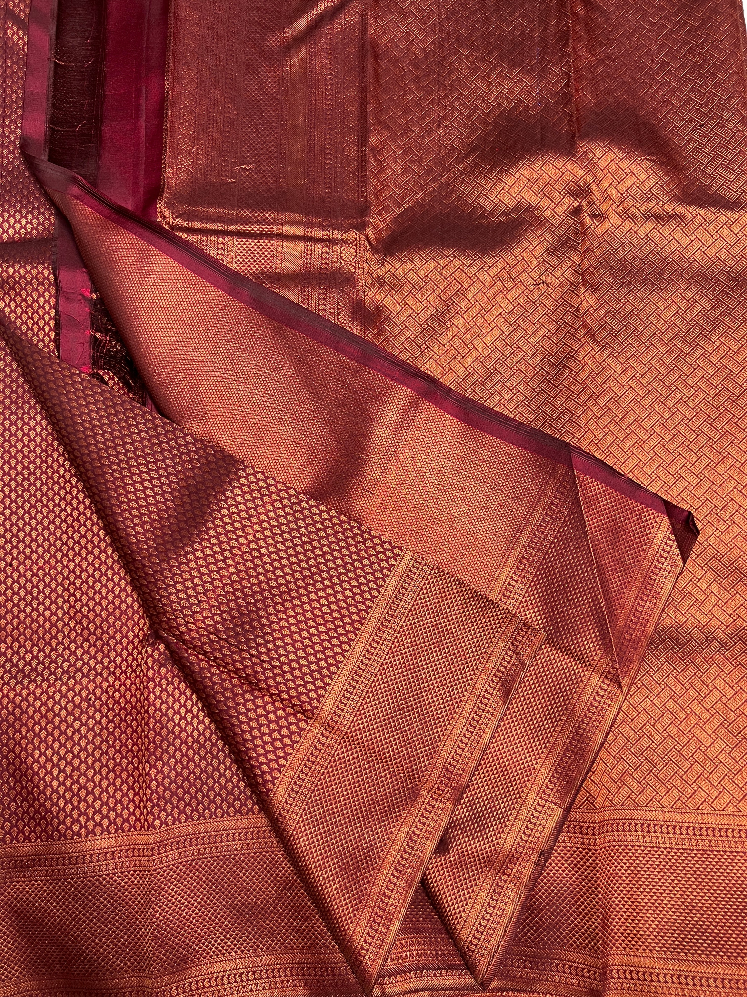 Wine Maroon colour Traditional Kanchipuram saree | ES108