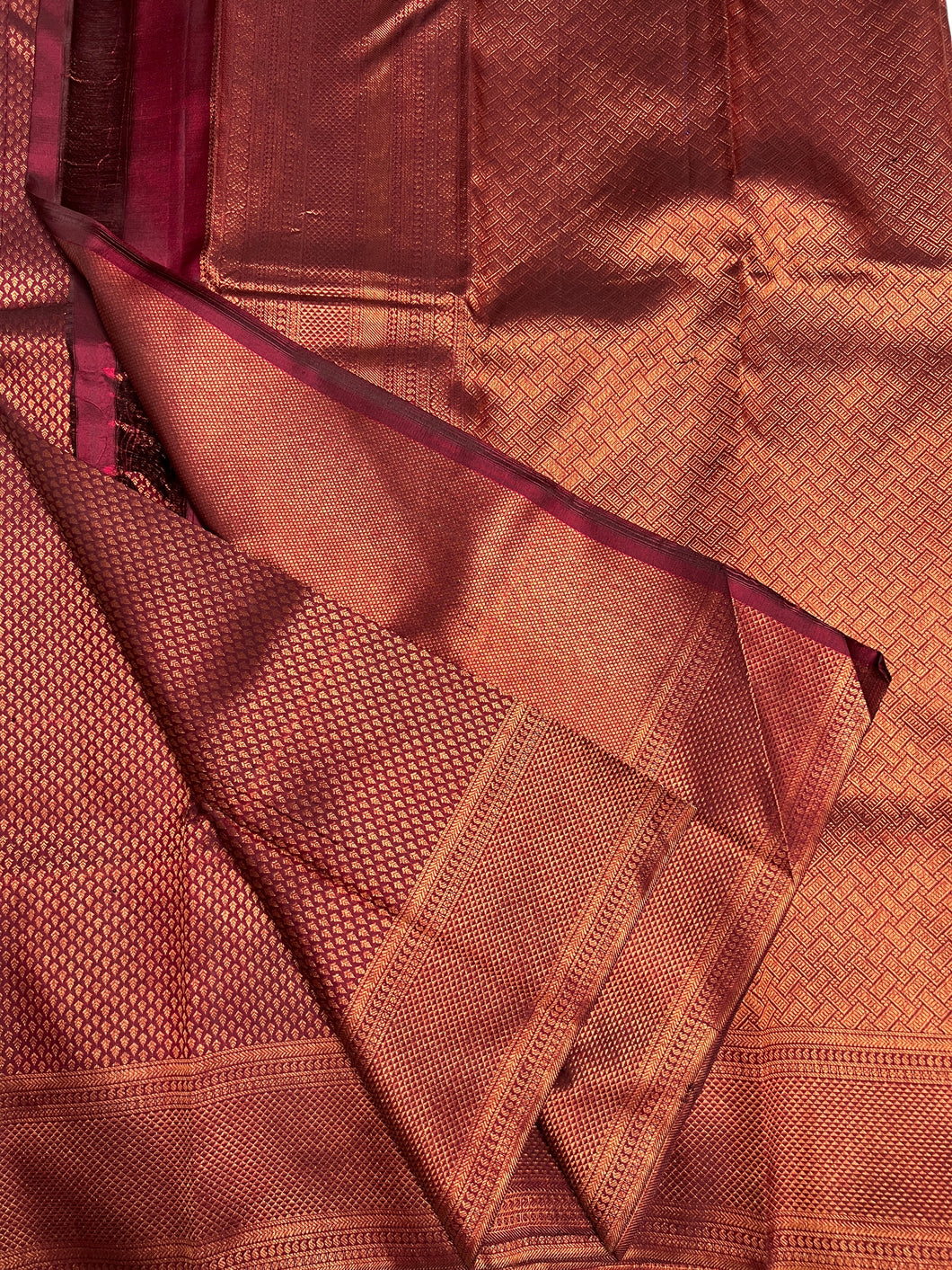 Wine Maroon colour Traditional Kanchipuram saree | ES108
