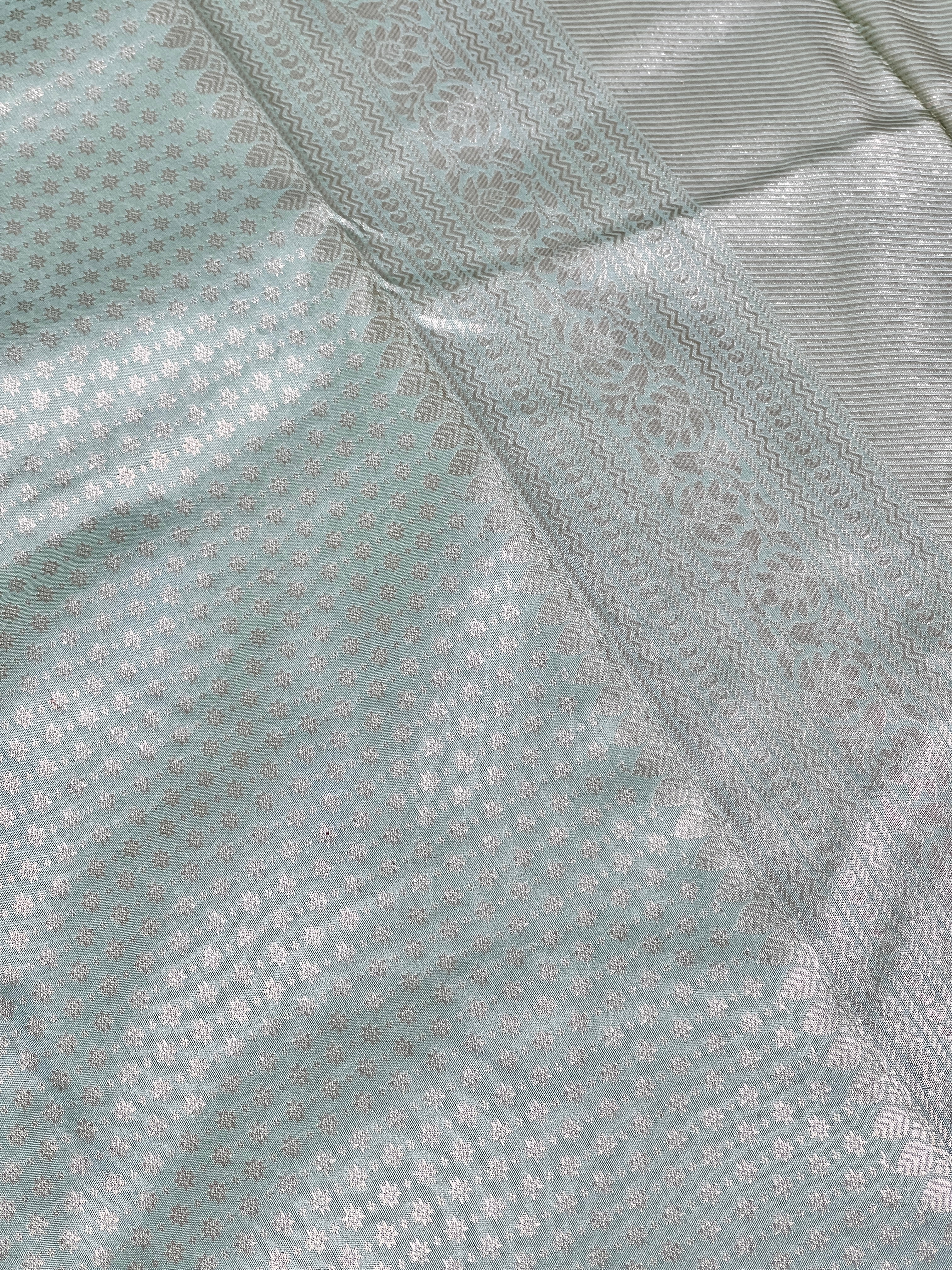 Silver Zari Weaving Kanchipuram Saree | AK195